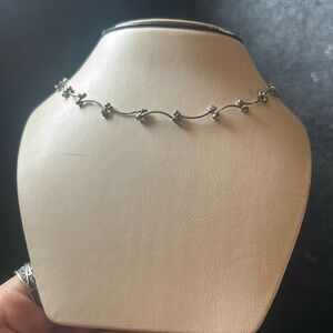 Super cute vintage y2k articulated choker necklace silver tone with blue stones